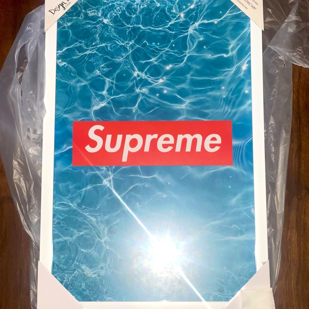 Supreme Box Logo In Water Waves NEW